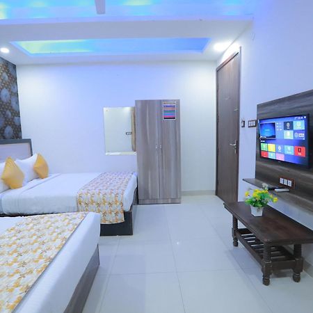 Hotel Triton Grand At Delhi Airport Neu-Delhi Exterior foto