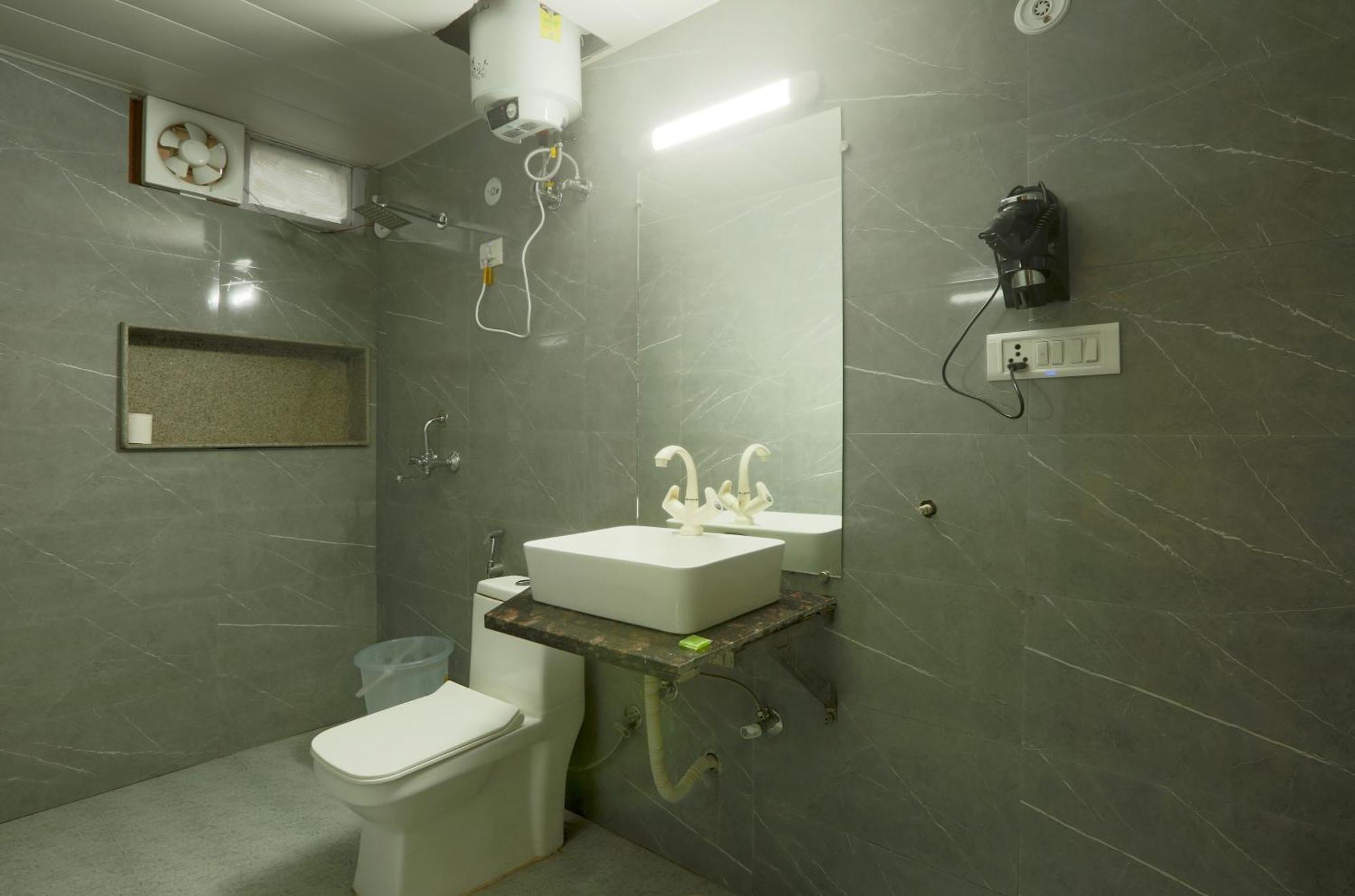 Hotel Triton Grand At Delhi Airport Neu-Delhi Exterior foto