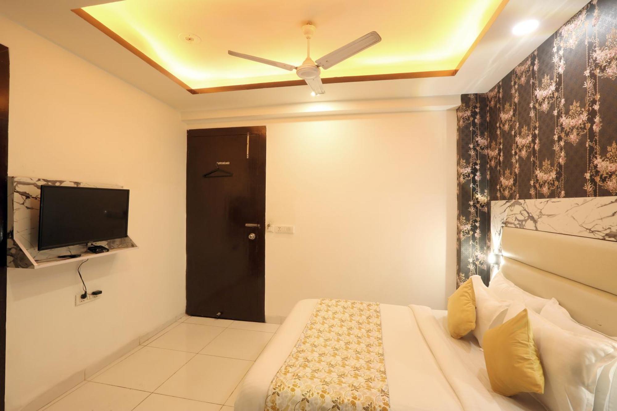 Hotel Triton Grand At Delhi Airport Neu-Delhi Exterior foto