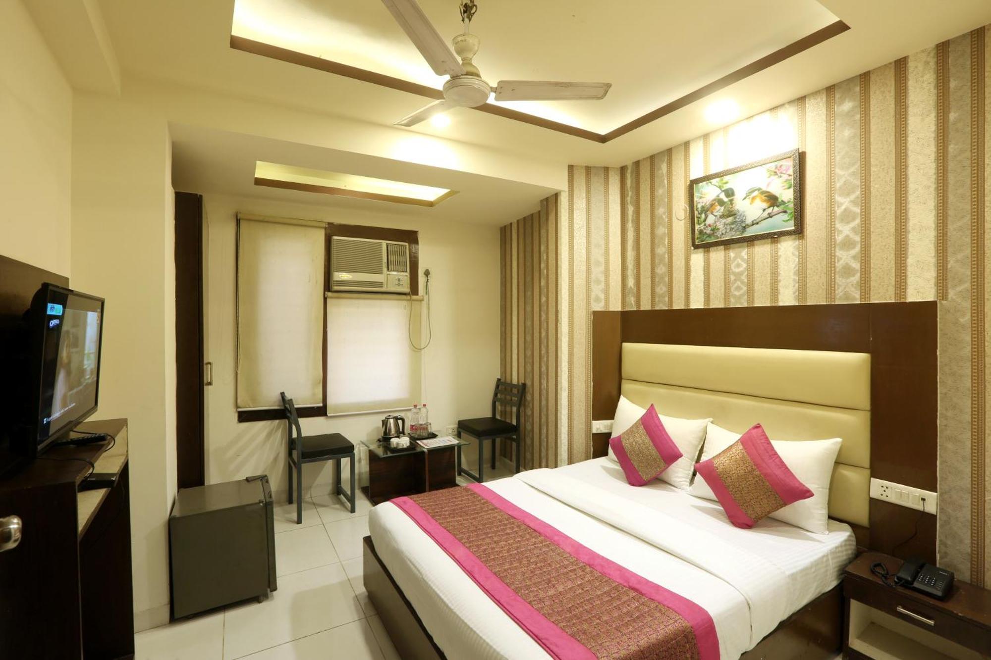 Hotel Triton Grand At Delhi Airport Neu-Delhi Exterior foto