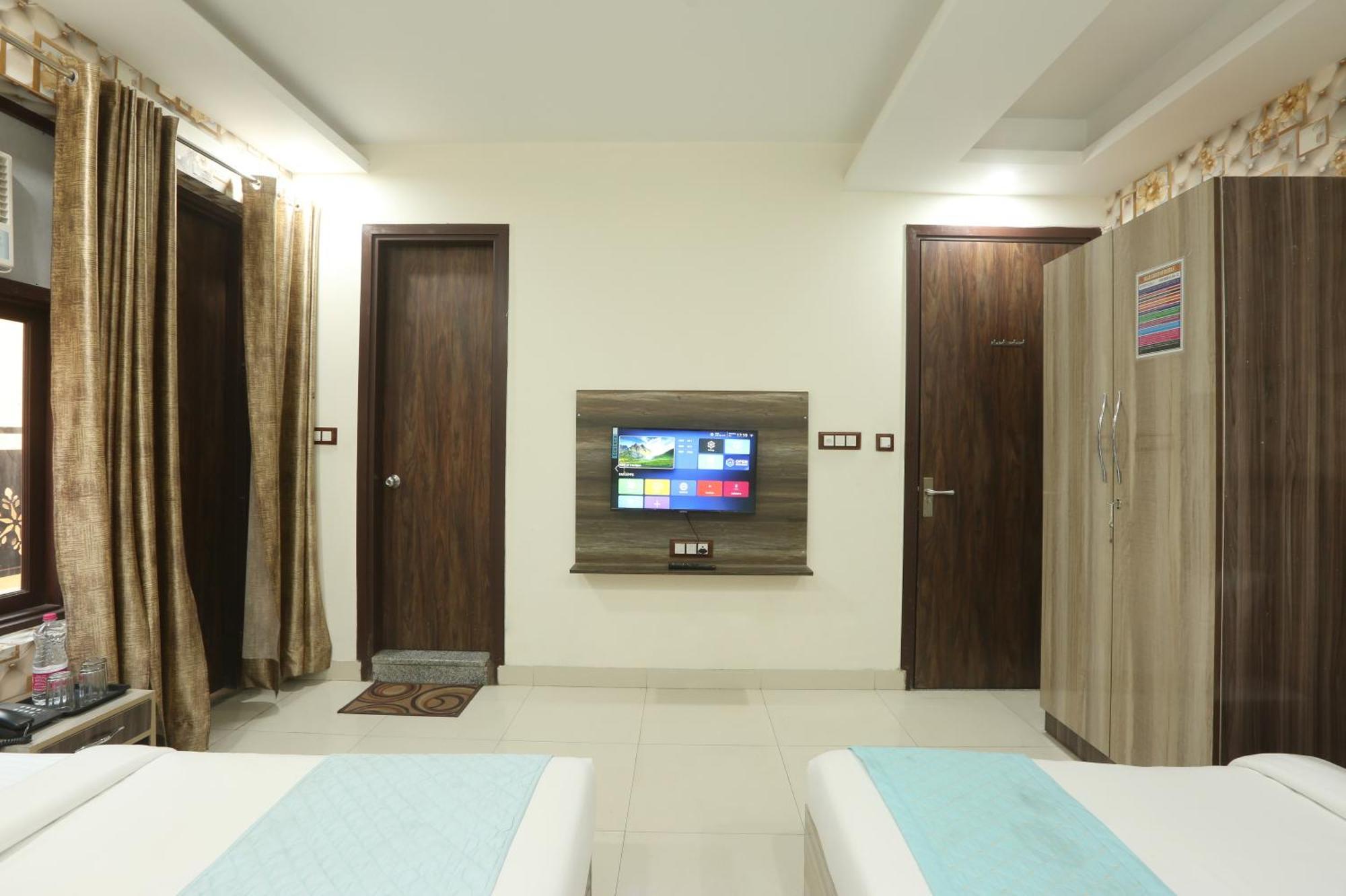 Hotel Triton Grand At Delhi Airport Neu-Delhi Exterior foto
