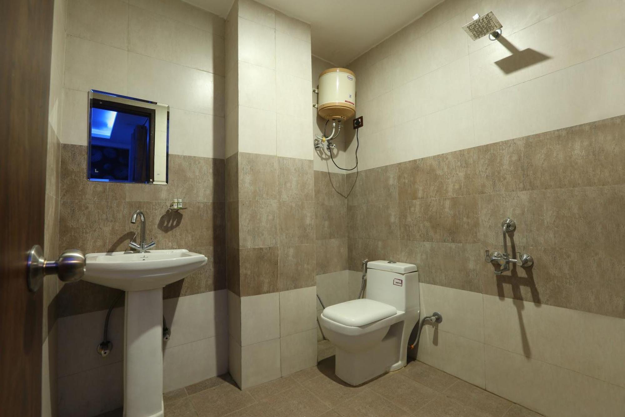 Hotel Triton Grand At Delhi Airport Neu-Delhi Exterior foto