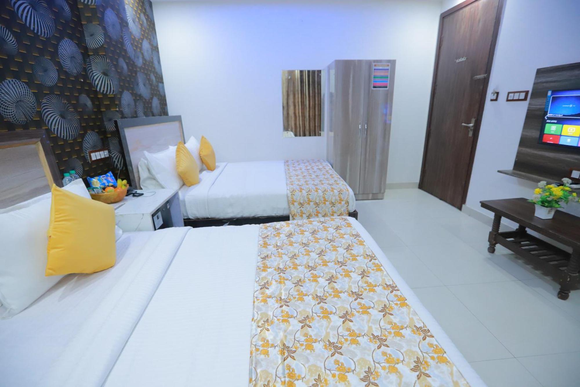 Hotel Triton Grand At Delhi Airport Neu-Delhi Exterior foto